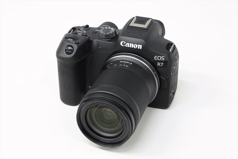APS-Cサイズセンサー搭載のミラーレスカメラ EOS R7 が登場、一眼レフ 